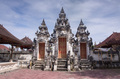 Pura Dalem, Le&hellip;